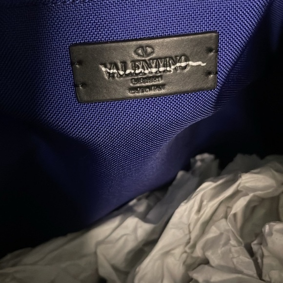 NEW‼️ Valentino Garavani Logo-Print Backpack - Picture 7 of 13